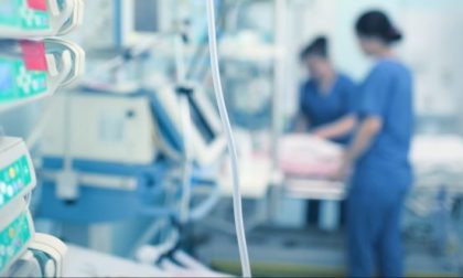 Viene operato al cervello senza anestesia ma con l'ipnosi