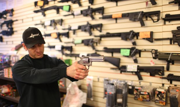 Obbligo di presentazione di certificato medico per i detentori di armi