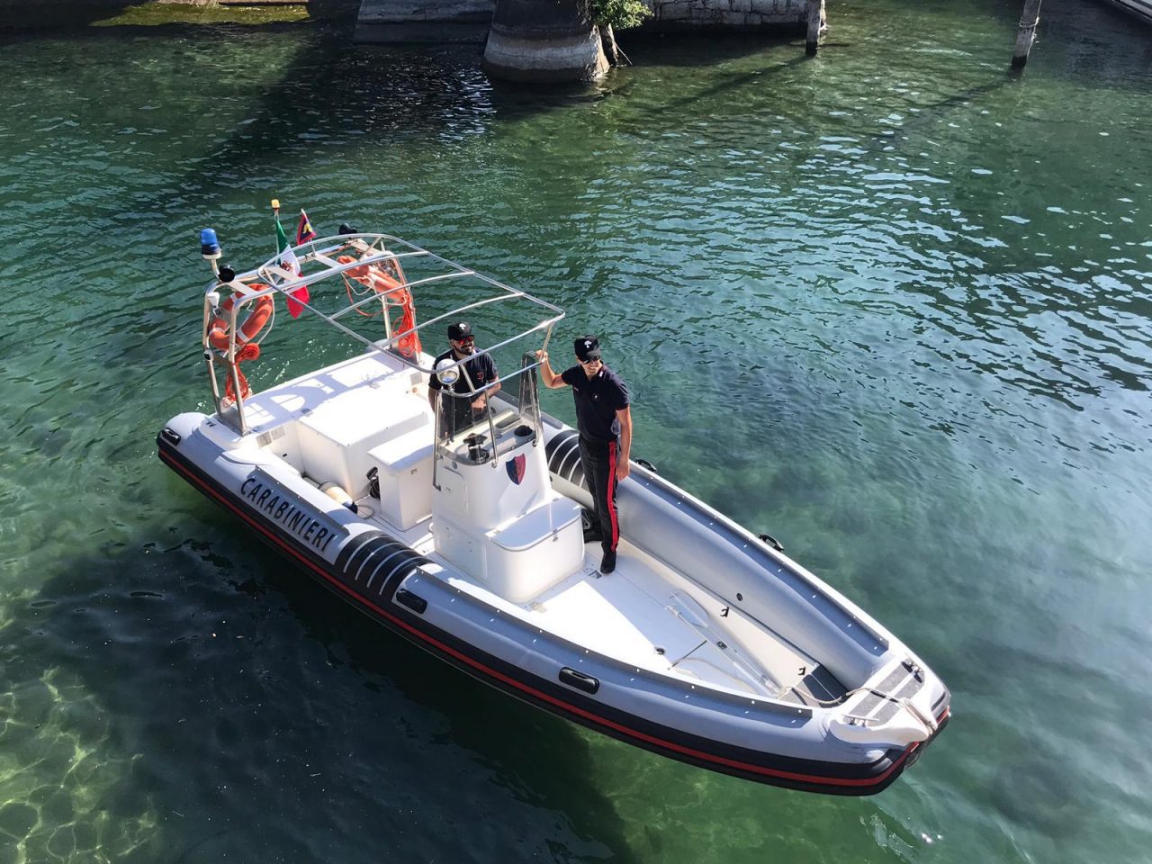 Stresa, pattuglia in acqua dei carabinieri