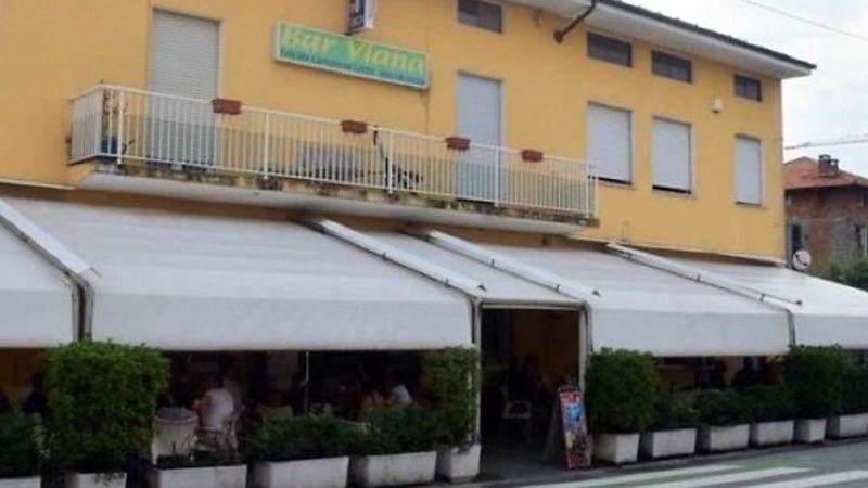 Rubano brioche, la barista: “Non vi denuncio se lavorate per me una settimana”