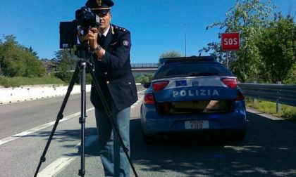 A 150 km orari sulla superstrada: “Sono in ritardo per un funerale" - "Sì, il suo”
