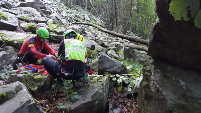 Cercatore di funghi novarese disperso e poi individuato dai soccorsi: si cerca di salvarlo