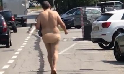 Cammina nudo in mezzo alla strada: ricoverato in ospedale