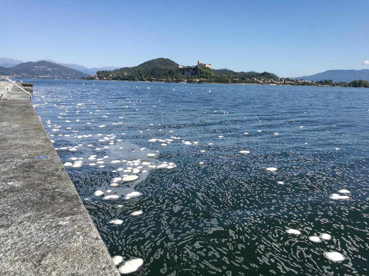 Schiuma nel lago Maggiore, l’intervento di Legambiente