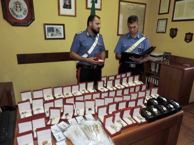 Truffatore seriale arrestato: si presentava come funzionario Inps. Casi in tutta Italia