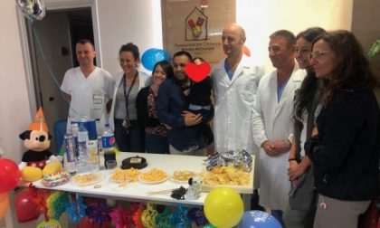 Bimbo di tre anni mangia grazie all’esofago ricostruito