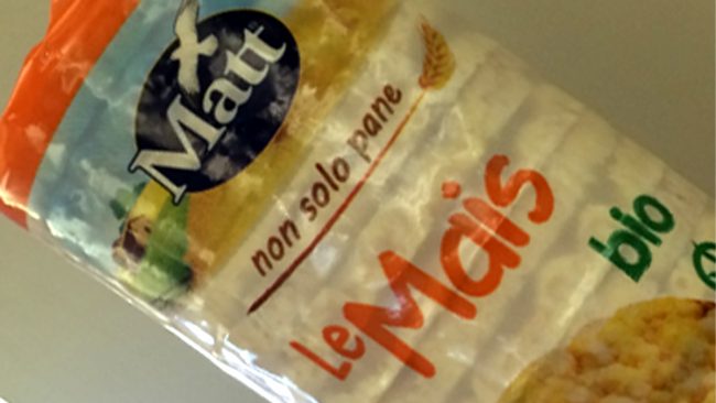 Rischio pezzi di metallo nelle gallette di mais: Coop, Bennet e Carrefour le ritirano