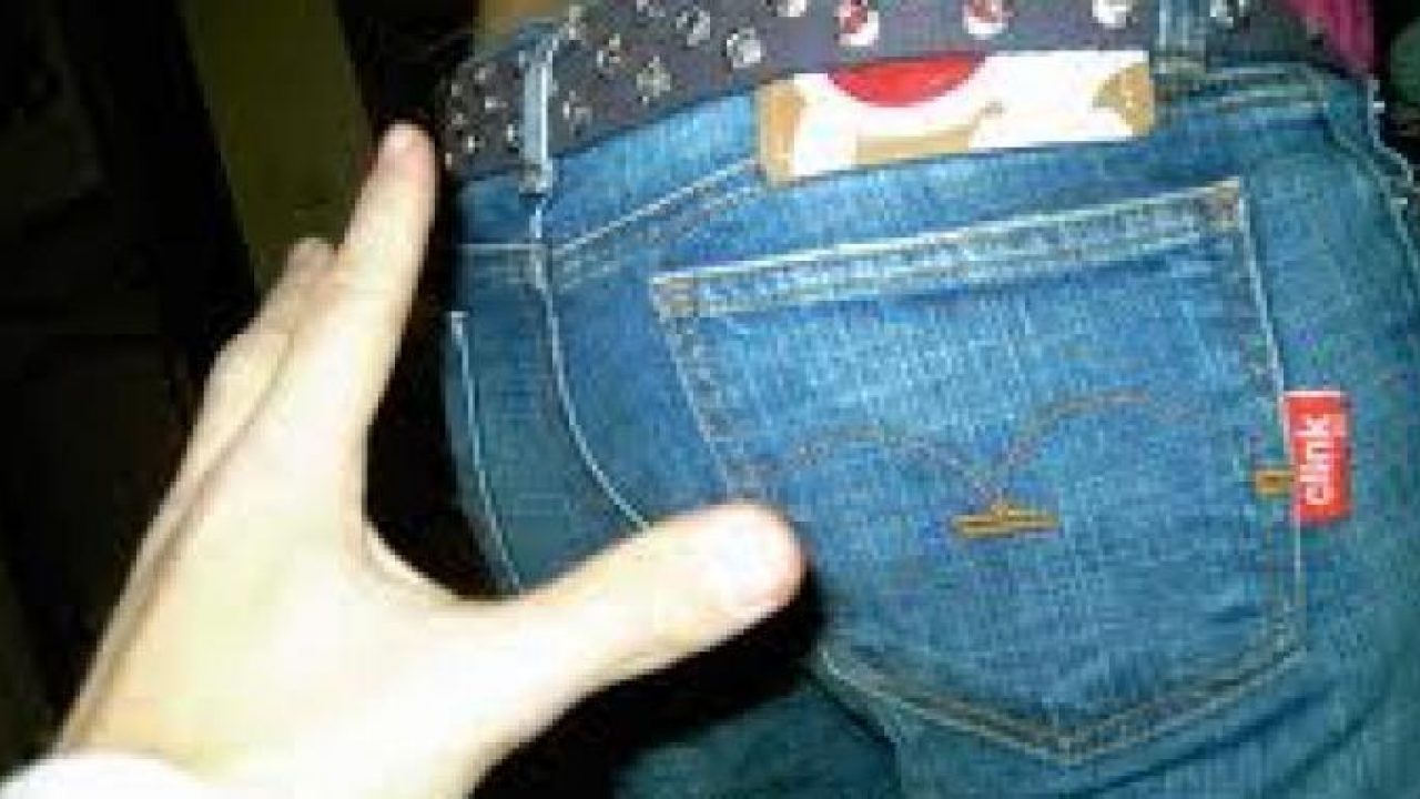 Palpeggia una bambina in condominio: arrestato 24enne di Novara