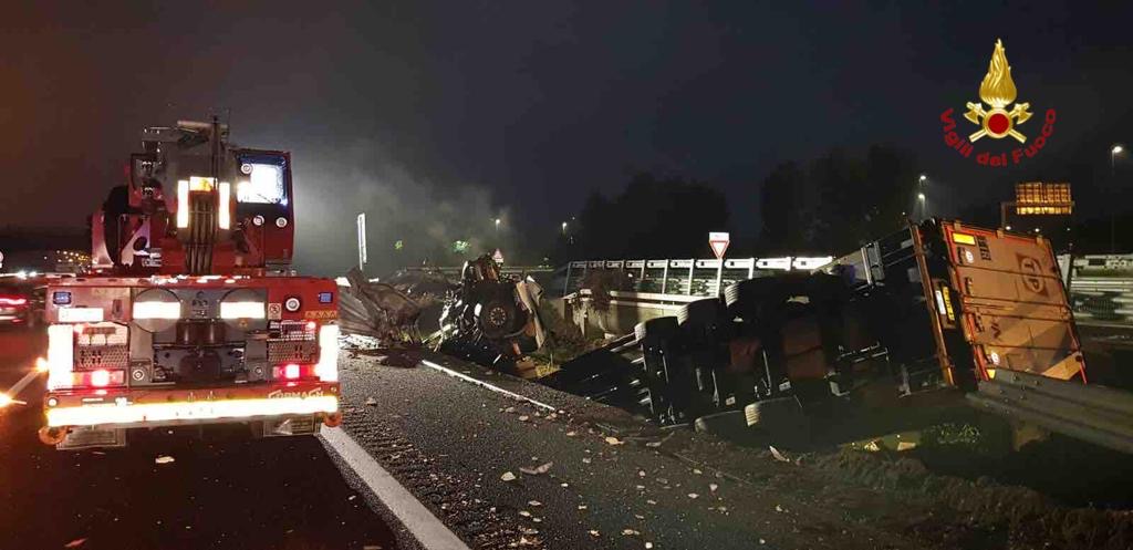 Incidente sulla A4 a Biandrate: le impressionanti immagini