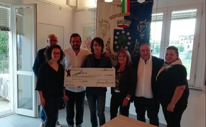 Marco Pirola riceve la borsa di studio in ricordo di Gennaro Mastroianni