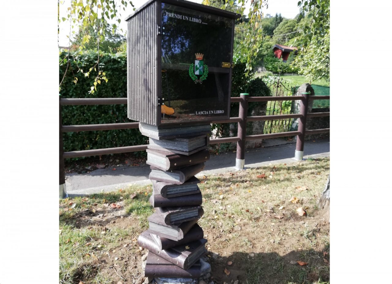 “Prendi un libro, lascia un libro”: l’iniziativa ad Arona