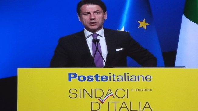 Premier Conte all’evento “Sindaci d’Italia” di Poste Italiane: “Piccoli Comuni sono una ricchezza”