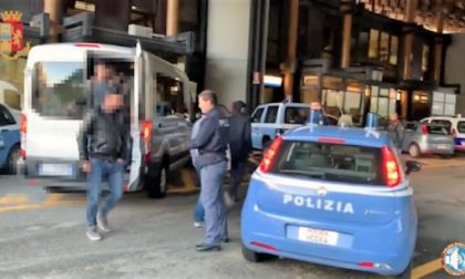 Tredici migranti stipati in un furgone: due arresti