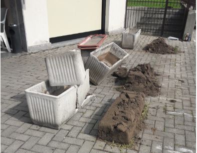 Vandali in azione in centro a Castelletto