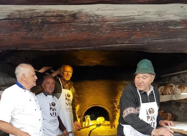 Macugnaga, successo della festa del “Pane nero”