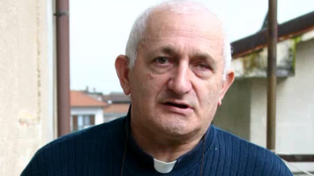 Momo, addio all’ex parroco don Angelo Fortina