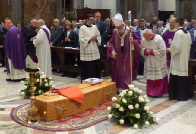 L’addio a Padre Enrico Masseroni: “Pastore buono e cuore grande” VIDEO