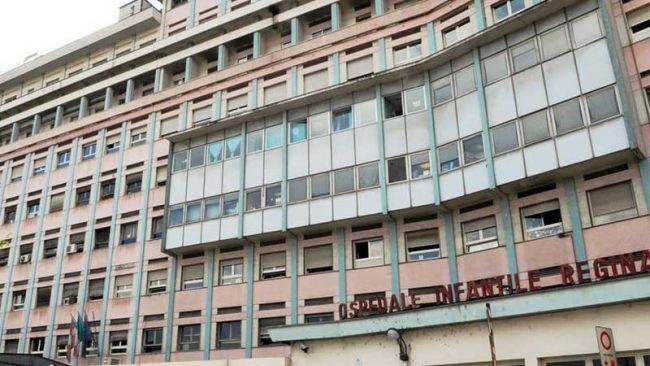 Morto il bambino caduto nella piscina di famiglia nel torinese