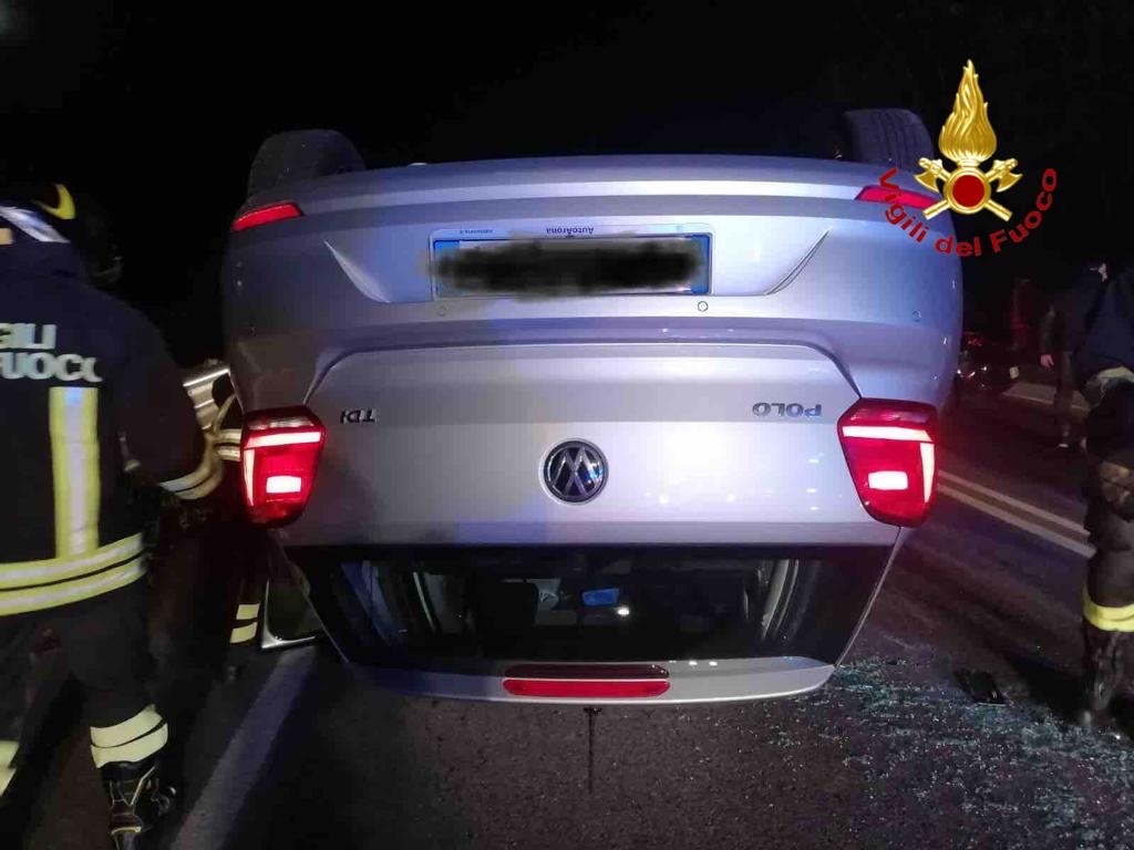 Incidente a Oleggio Castello: ragazza incastrata fra le lamiere