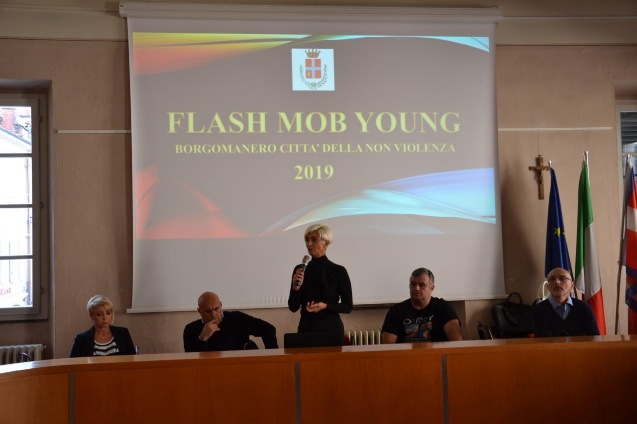 Borgomanero città non violenta: un flash mob contro il femminicidio
