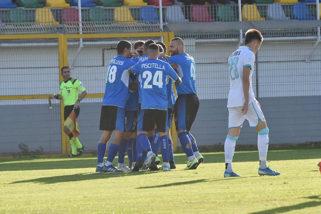 Il Novara calcio espugna Olbia imponendosi per 2 – 1
