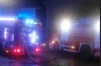 Fabbricato agricolo in fiamme a Gattico
