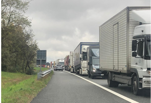 Autostrada chiusa ad Arona a causa di un incidente in galleria