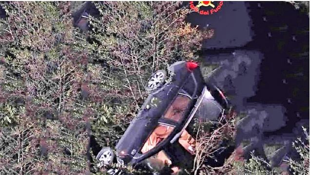 Pauroso volo di 7 metri in auto tra San Nazzaro Sesia e Biandrate