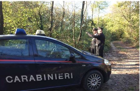 Spacciavano nei boschi di Oleggio: in tre finiscono in manette