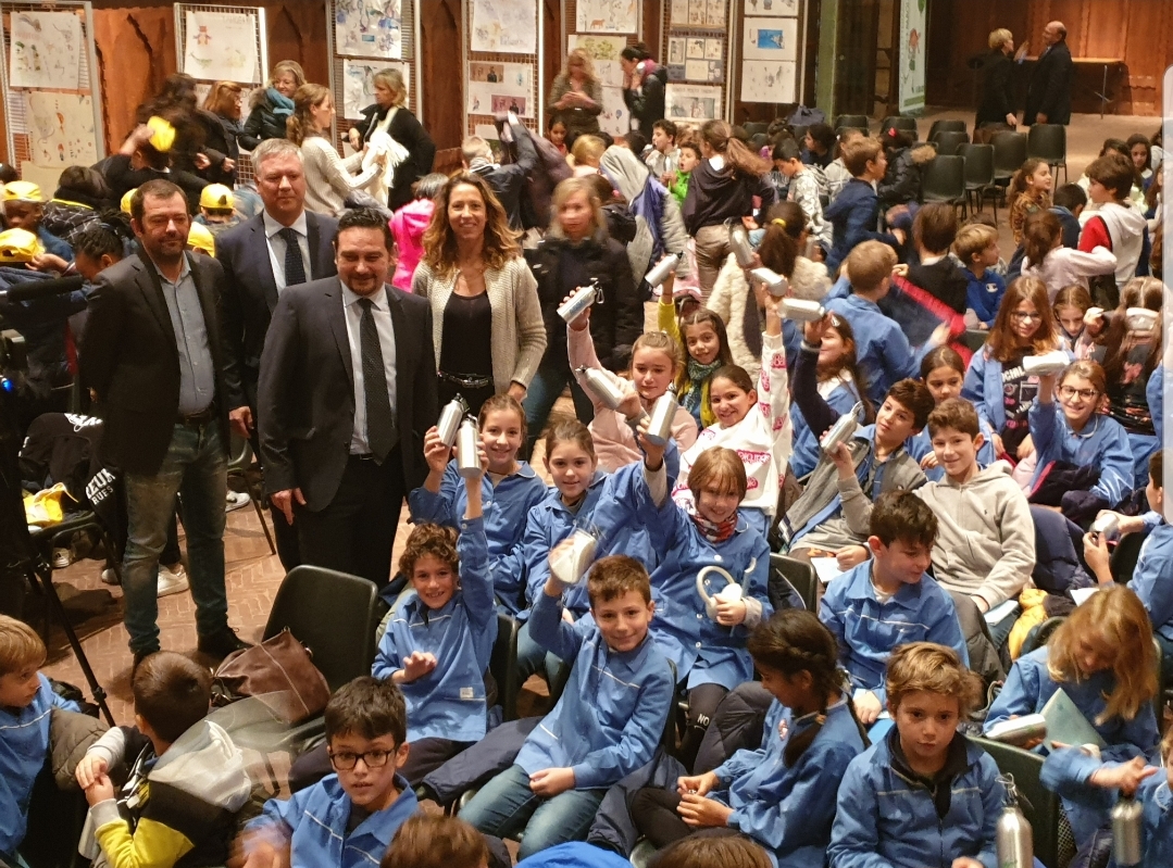 Cinquemila borracce per gli alunni delle primarie
