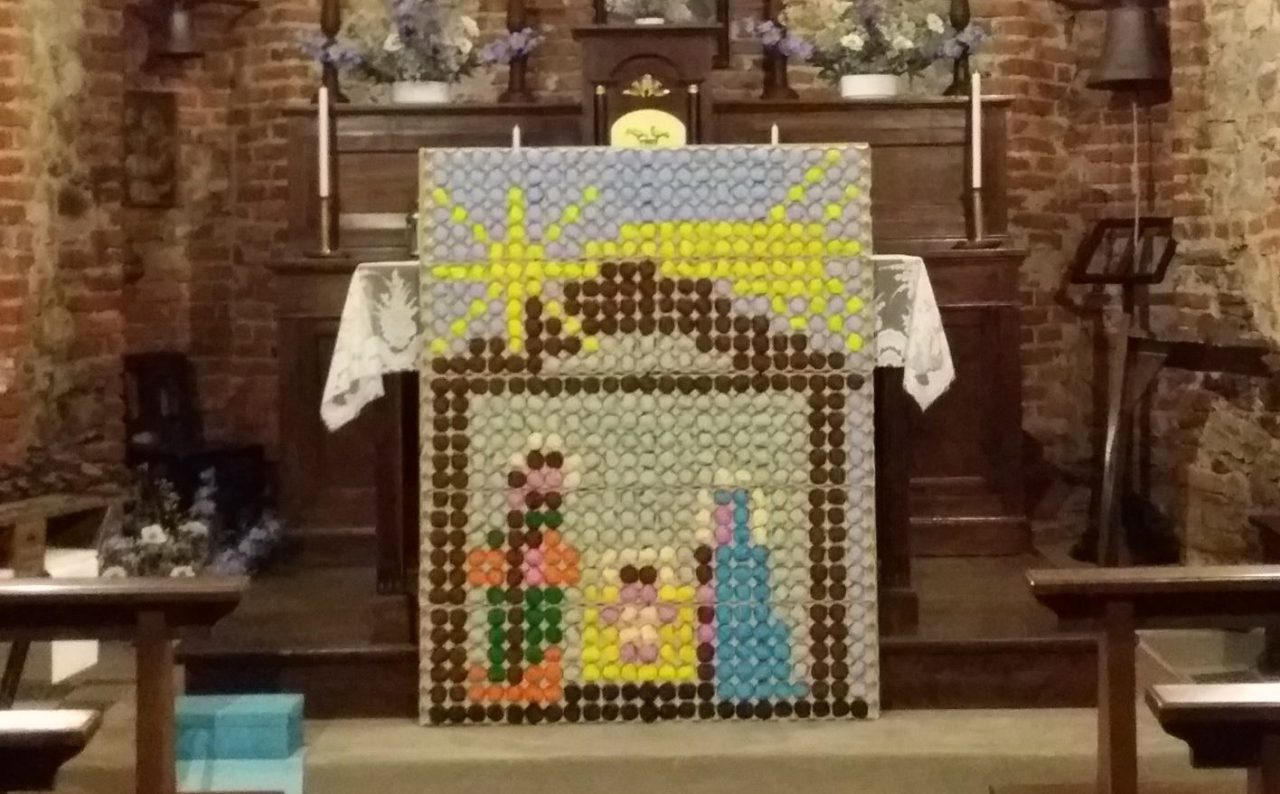 Un presepe speciale a Fontaneto d’Agogna nella chiesetta Regina Pacis