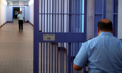 Esce dal carcere e ruba un’auto per tornare a casa