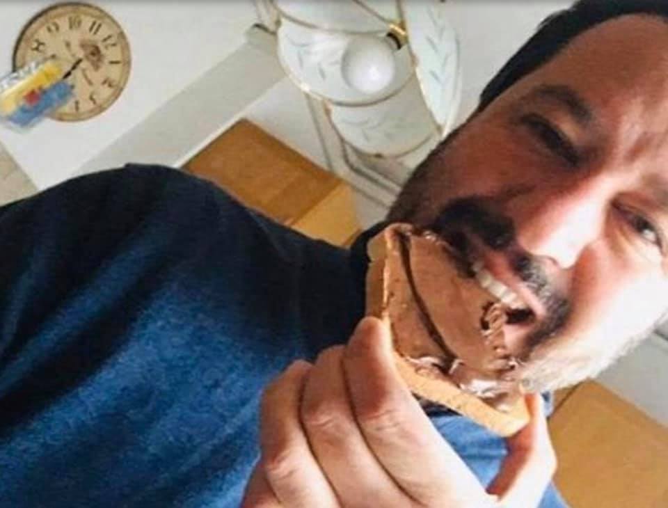 Salvini: “Ho scoperto che Nutella usa nocciole turche, non la mangio più!” | VIDEO