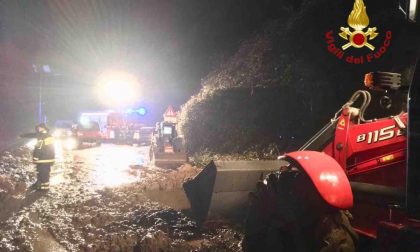 Frana travolge due auto fra Borgomanero e Gargallo FOTO