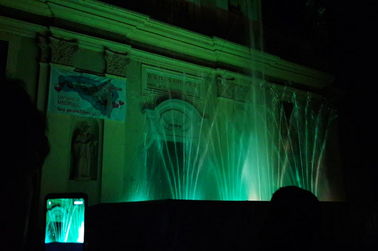 Fontane danzanti: lo spettacolo ieri in piazza a Castelletto – VIDEO