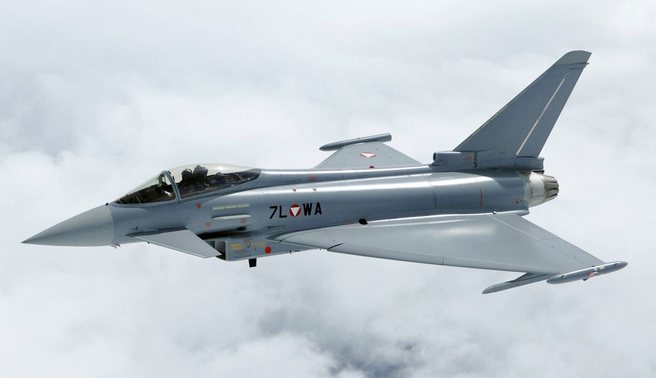 Volo sperimentale nei cieli del Piemonte per il nuovo aereo da caccia Eurofighter Typhoon