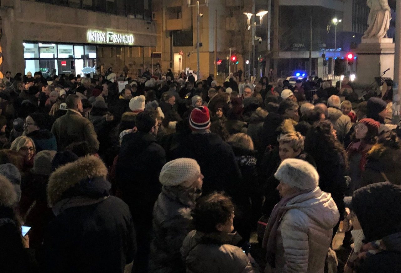 Novara: in mille in piazza con le Sardine | VIDEO E GALLERY