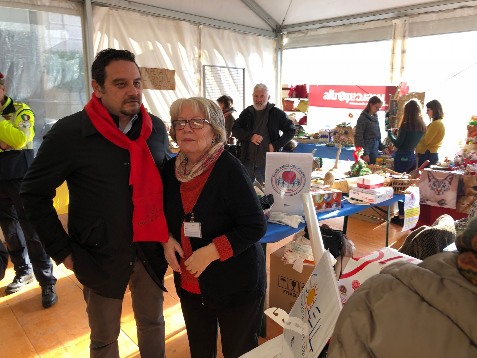Mercatino solidarietà 2