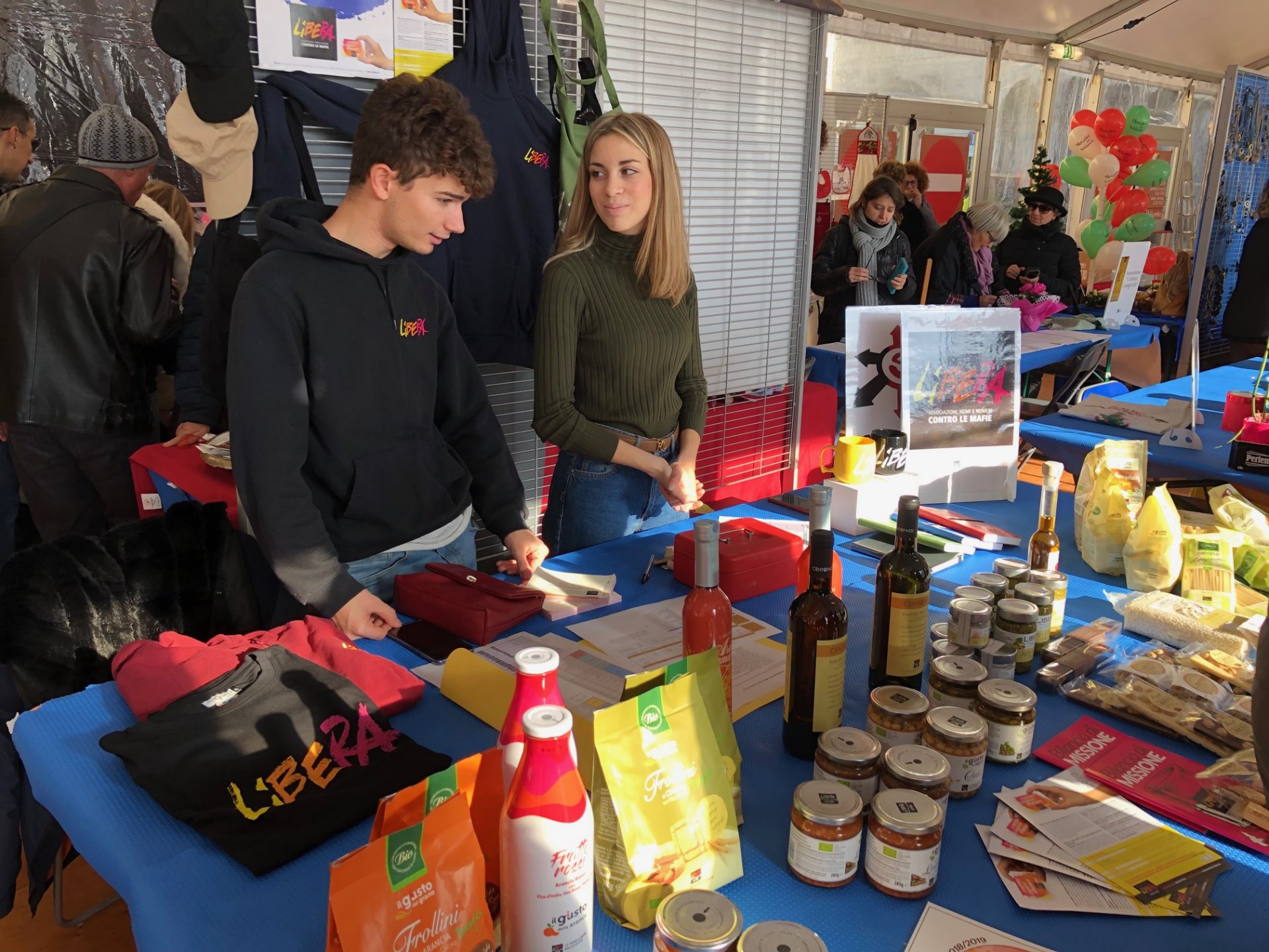 Mercatino solidarietà 6
