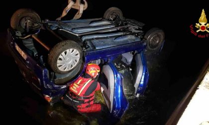 Macchina nel canale a Castellazzo Novarese: all'interno tre persone