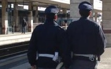 Novara ruba un trolley in stazione: beccato grazie alle telecamere