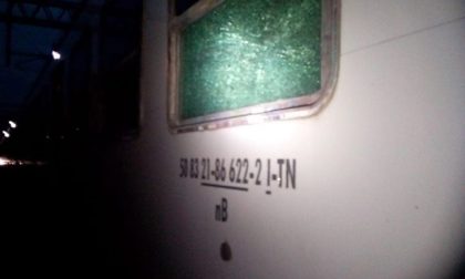 Stazione di Arona: nella notte vandalizzati due treni