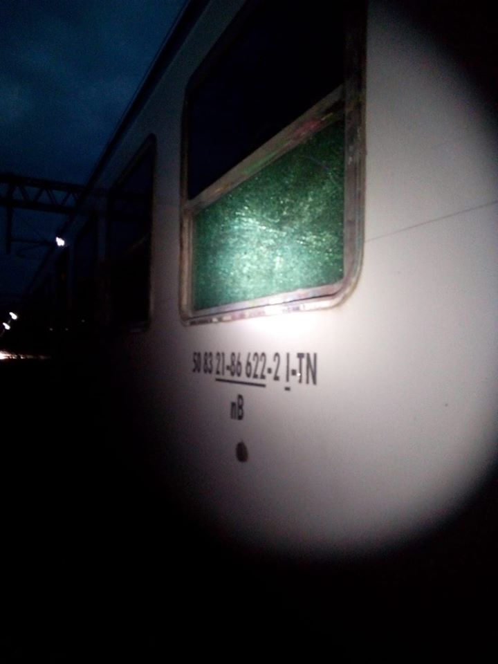 Stazione di Arona: nella notte vandalizzati due treni