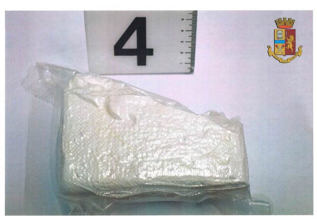 Sequestro cocaina: oltre alla droga, armi e ordigni esplosivi