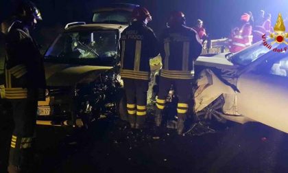 Frontale ad Agognate: una persona incastrata fra le lamiere