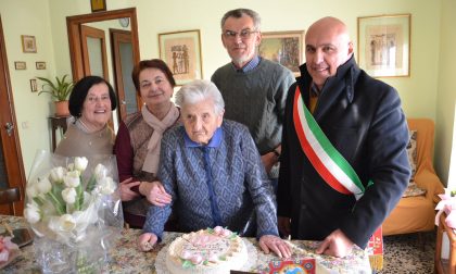 Borgomanero fa gli auguri per i 100 anni di Albina Medina