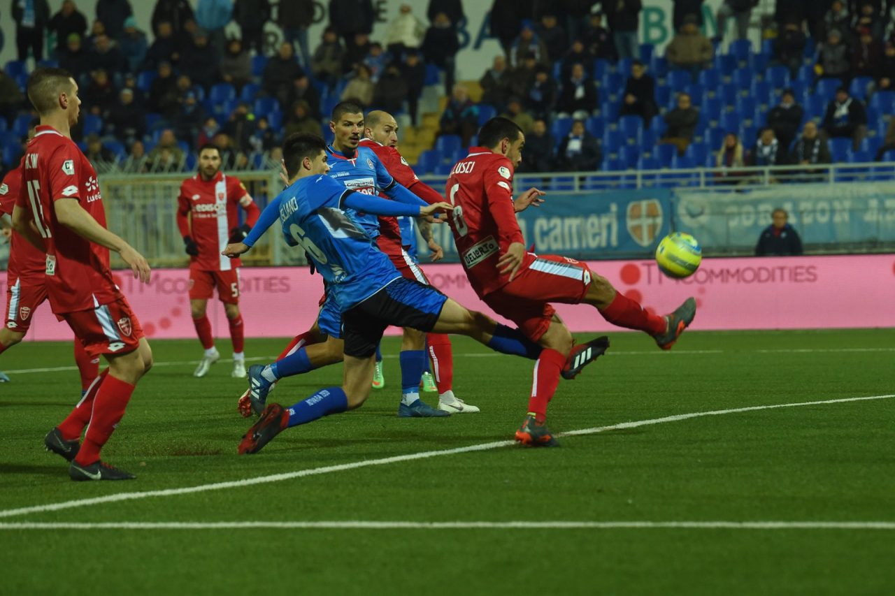 Un bel  Novara calcio cede nella ripresa al Monza