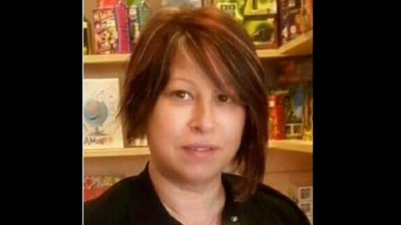 Muore madre di 51 anni: il paese “adotta” il figlio