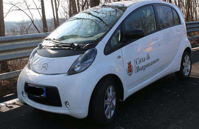 Una nuova auto elettrica per il Comune di Borgomanero
