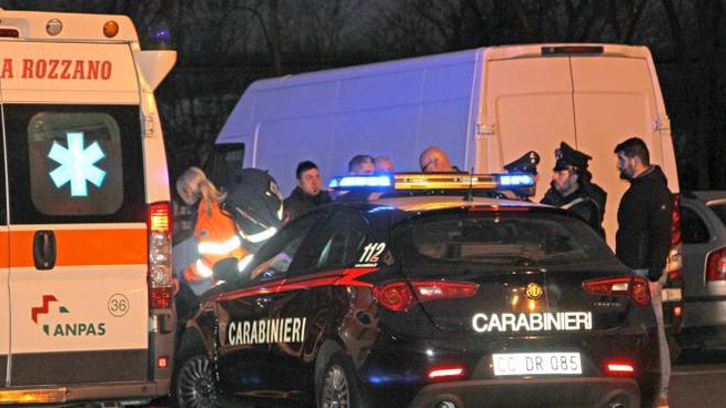 Spara alla moglie malata di tumore e poi si toglie la vita